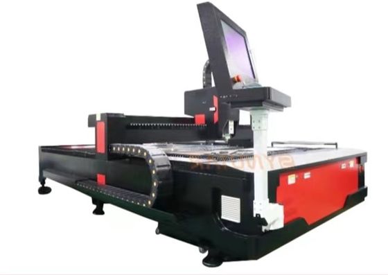 Maszyna do cięcia laserowego włókna 1500W-6000W 1500*3000mm Obszar roboczy 10,6um Długość fali